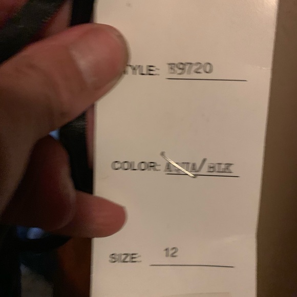 - Prom dress - Picture 4 of 8